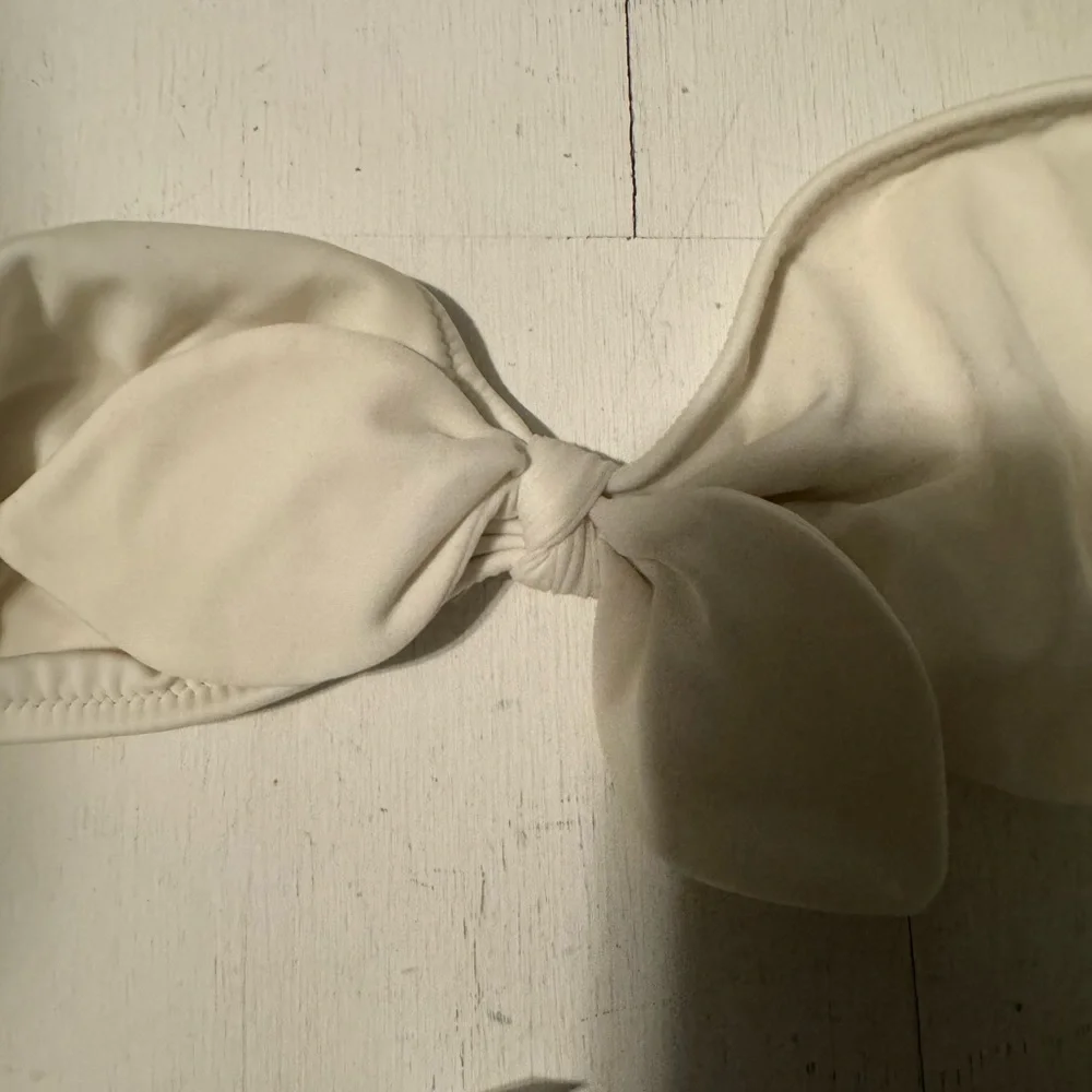 White bandeau bikini - Picture 2 of 7
